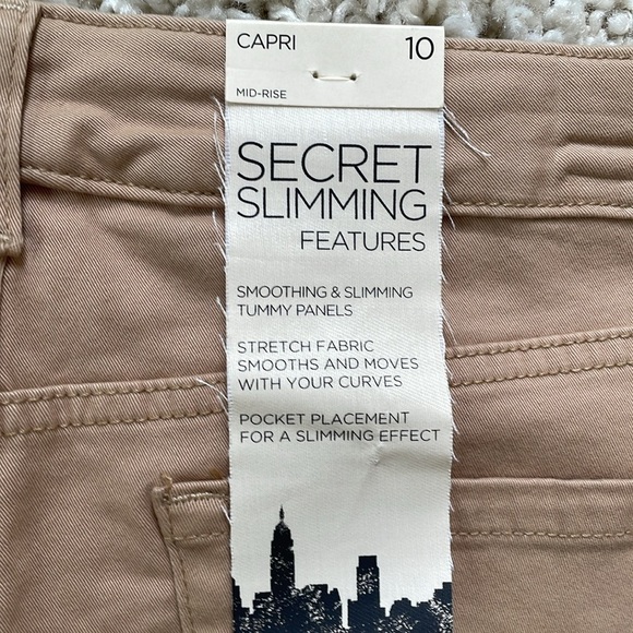 Jones New York Jeans Secret Slimming Soho Capri Tan Khaki Pants New NWT Size 10 - Picture 8 of 8